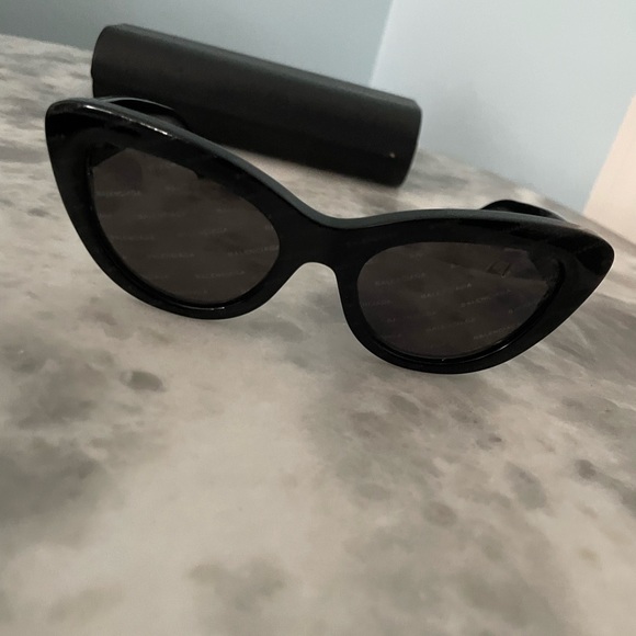 Balenciaga sunglasses - Picture 6 of 9